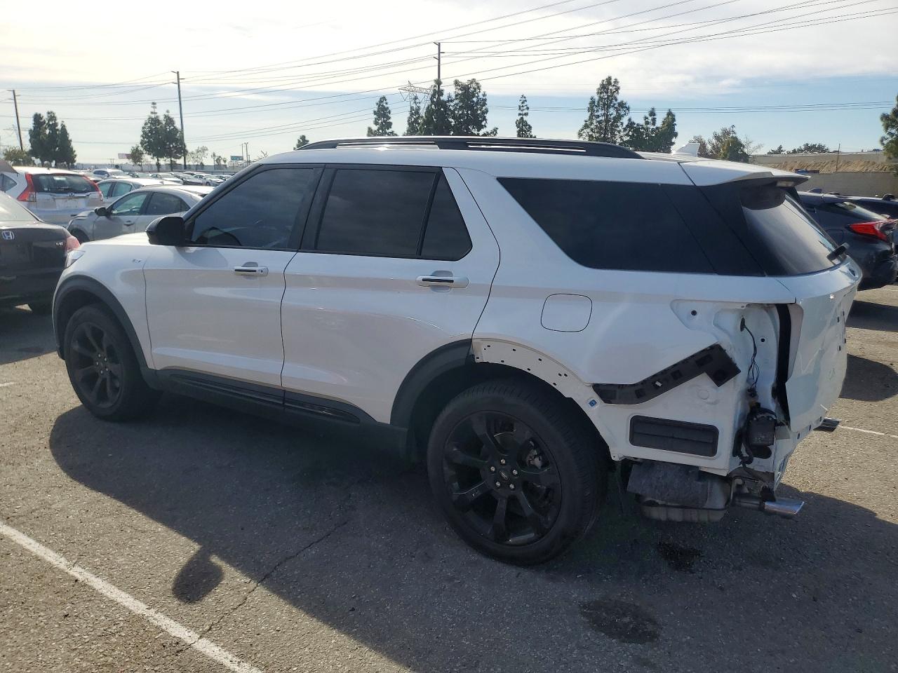 2024 FORD EXPLORER ST-LINE photo 2