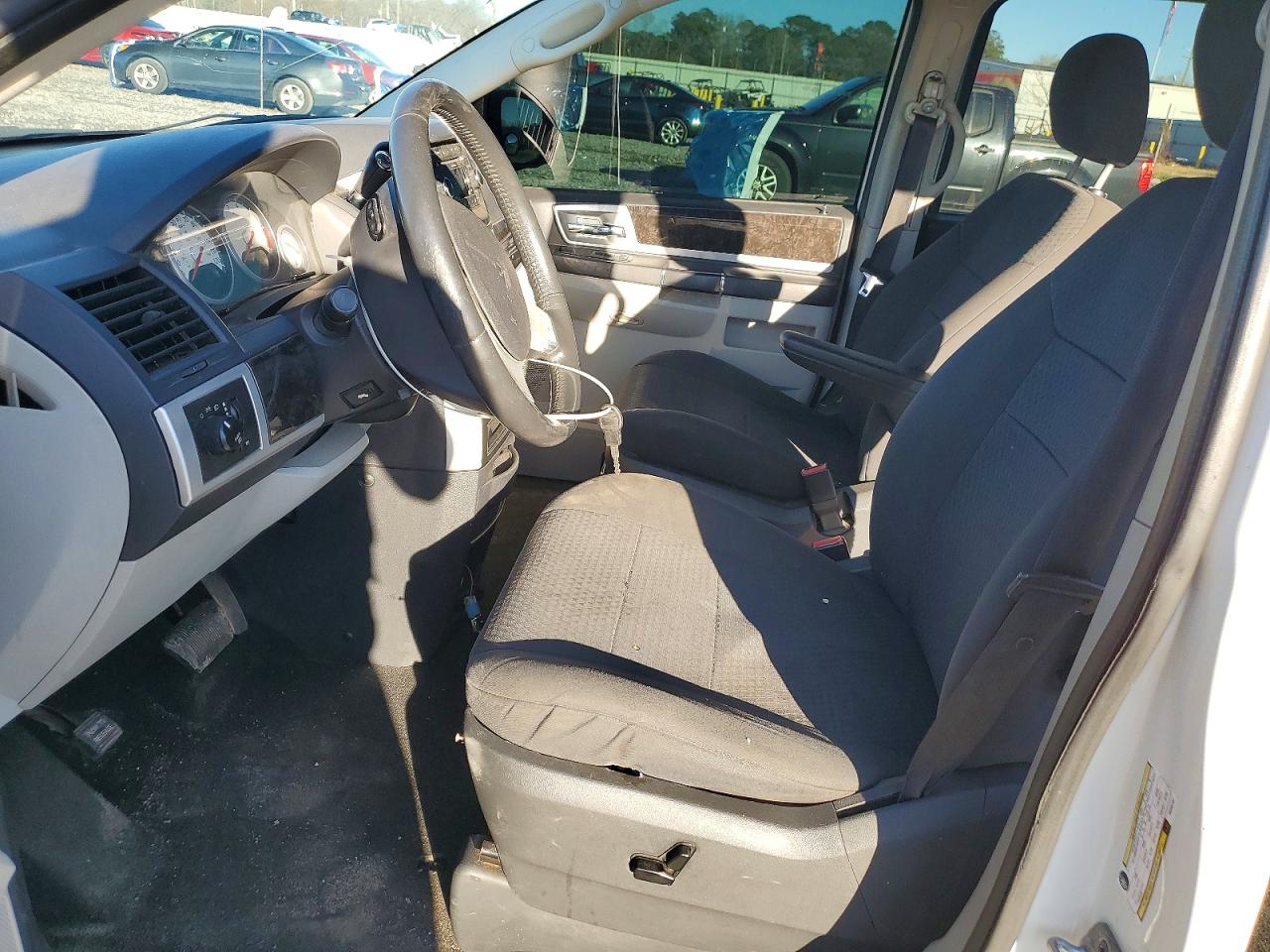 2010 DODGE GRAND CARAVAN SXT photo 13