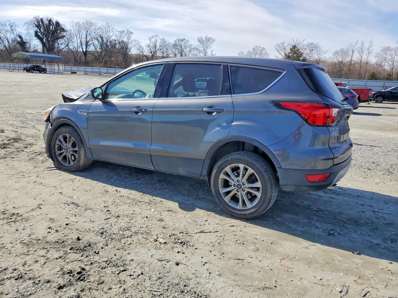 2019 FORD ESCAPE SE photo 4