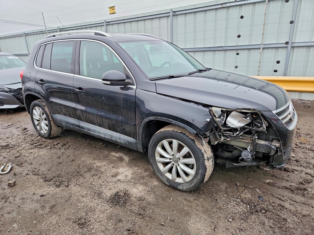 2011 VOLKSWAGEN TIGUAN S photo 4