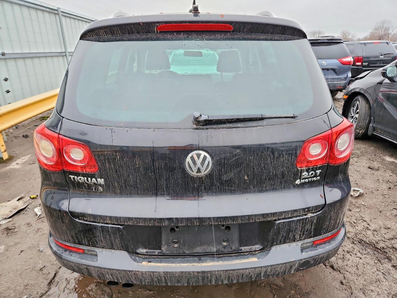 2011 VOLKSWAGEN TIGUAN S photo 6