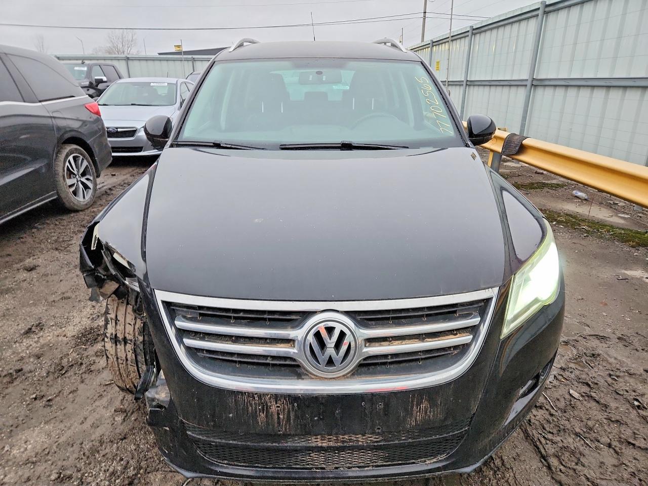 2011 VOLKSWAGEN TIGUAN S photo 5