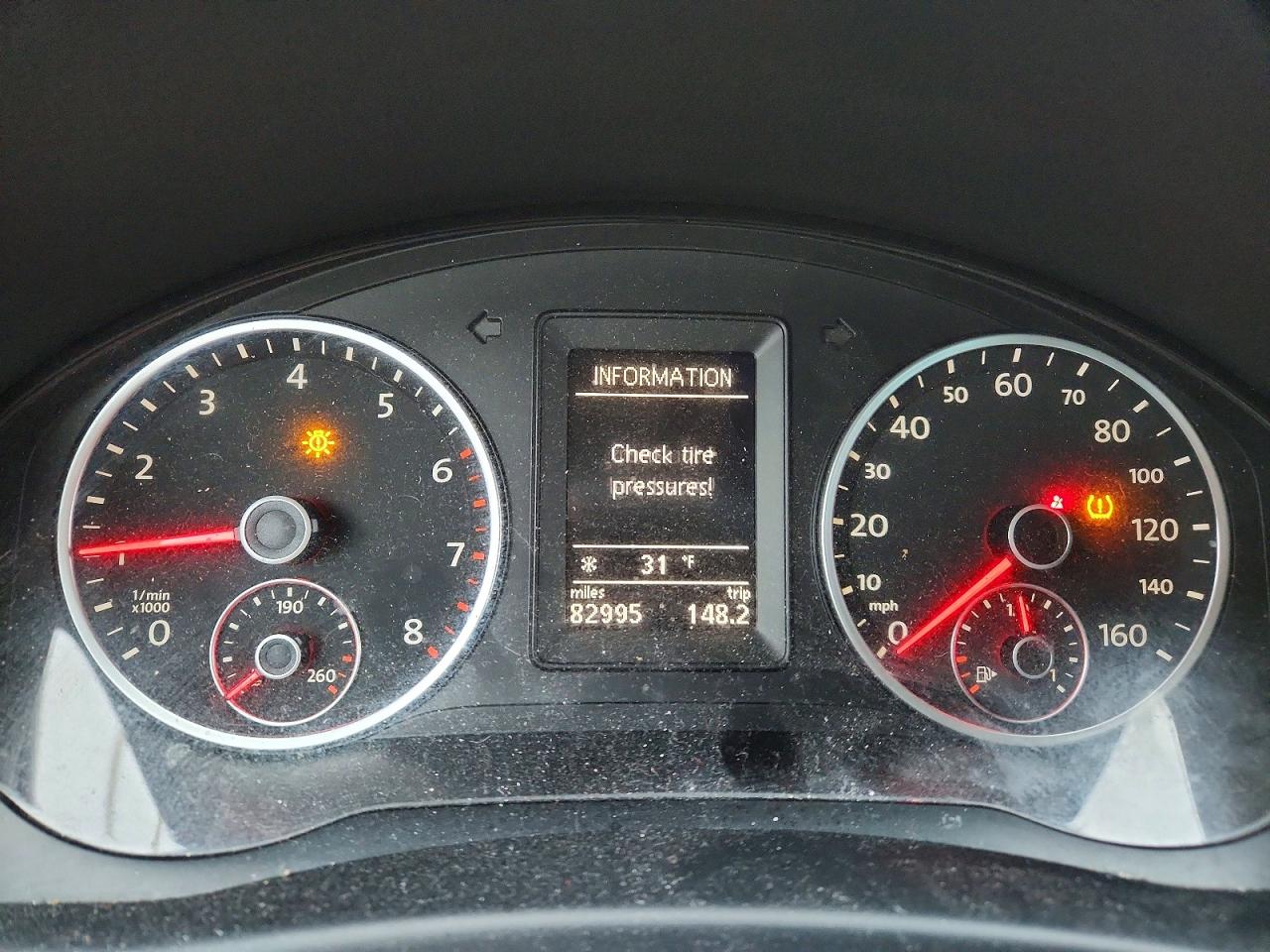 2011 VOLKSWAGEN TIGUAN S photo 9