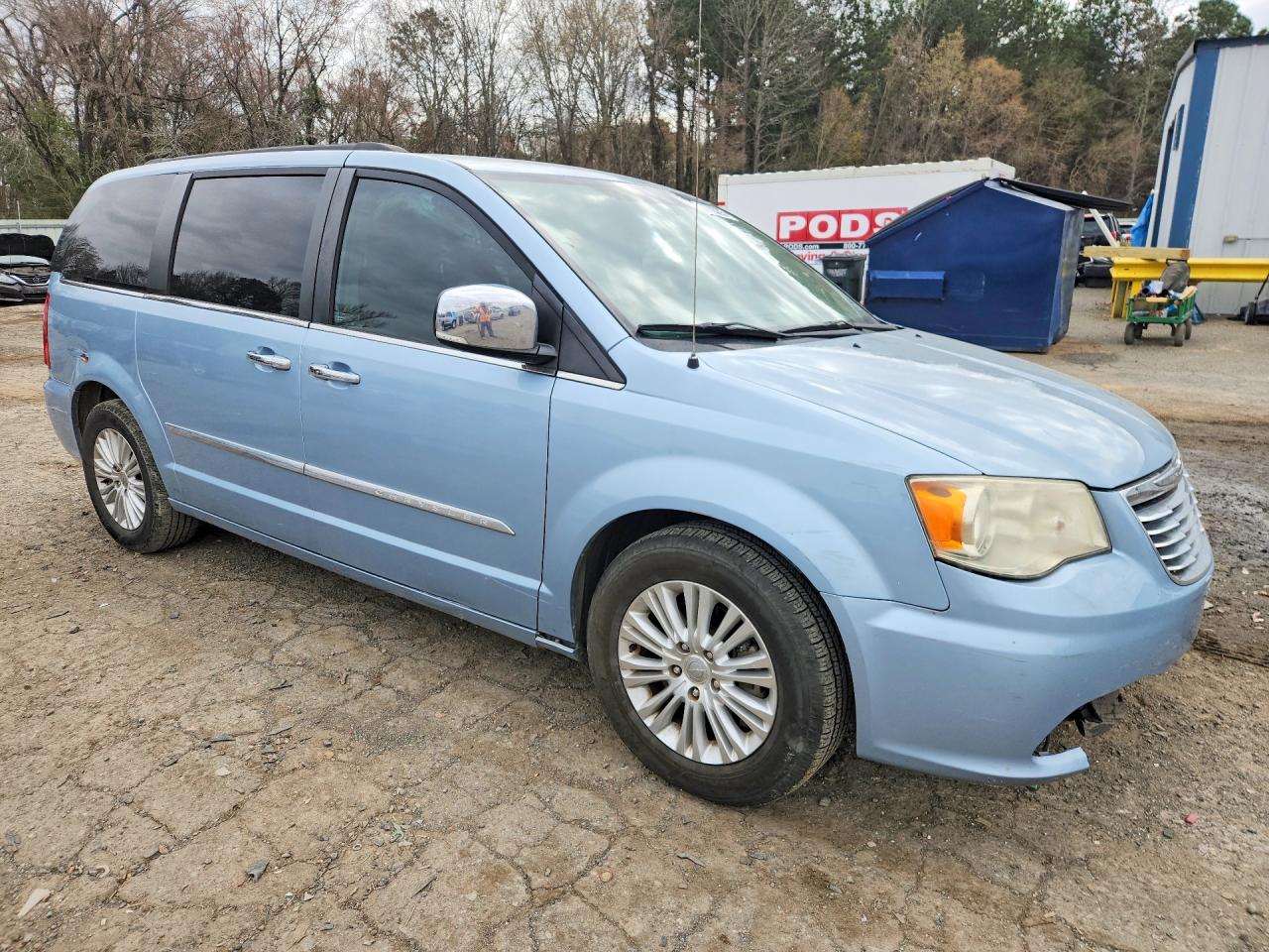 2013 CHRYSLER TOWN & COUNTRY TOURING L photo 4