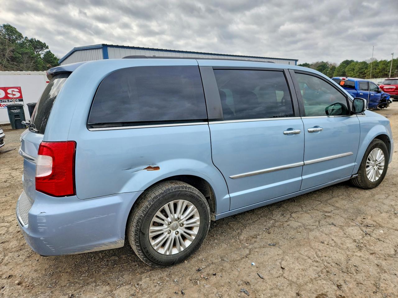 2013 CHRYSLER TOWN & COUNTRY TOURING L photo 3