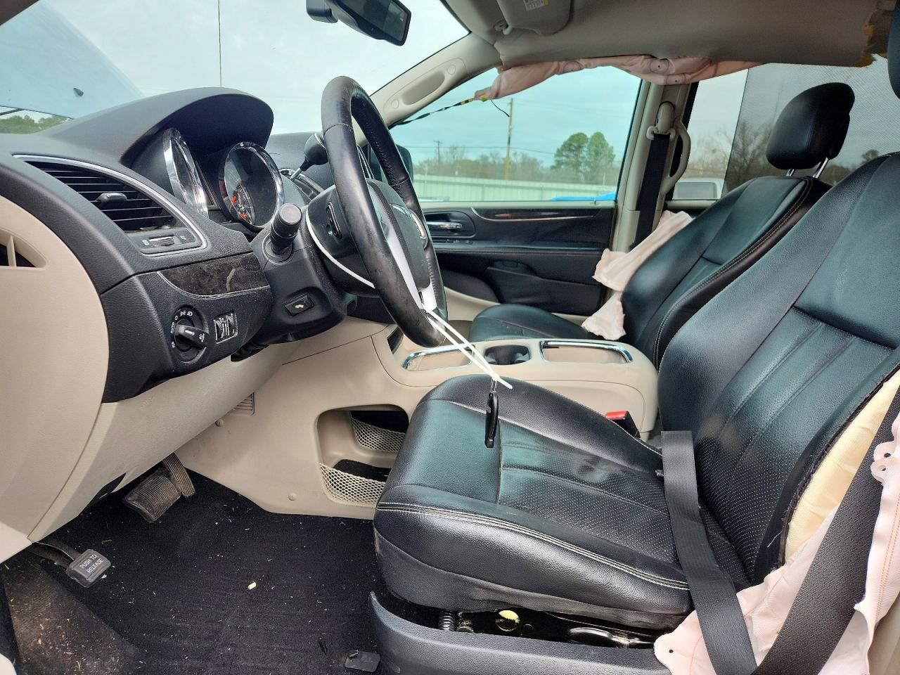 2013 CHRYSLER TOWN & COUNTRY TOURING L photo 7