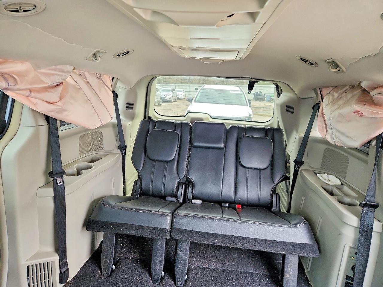 2013 CHRYSLER TOWN & COUNTRY TOURING L photo 10