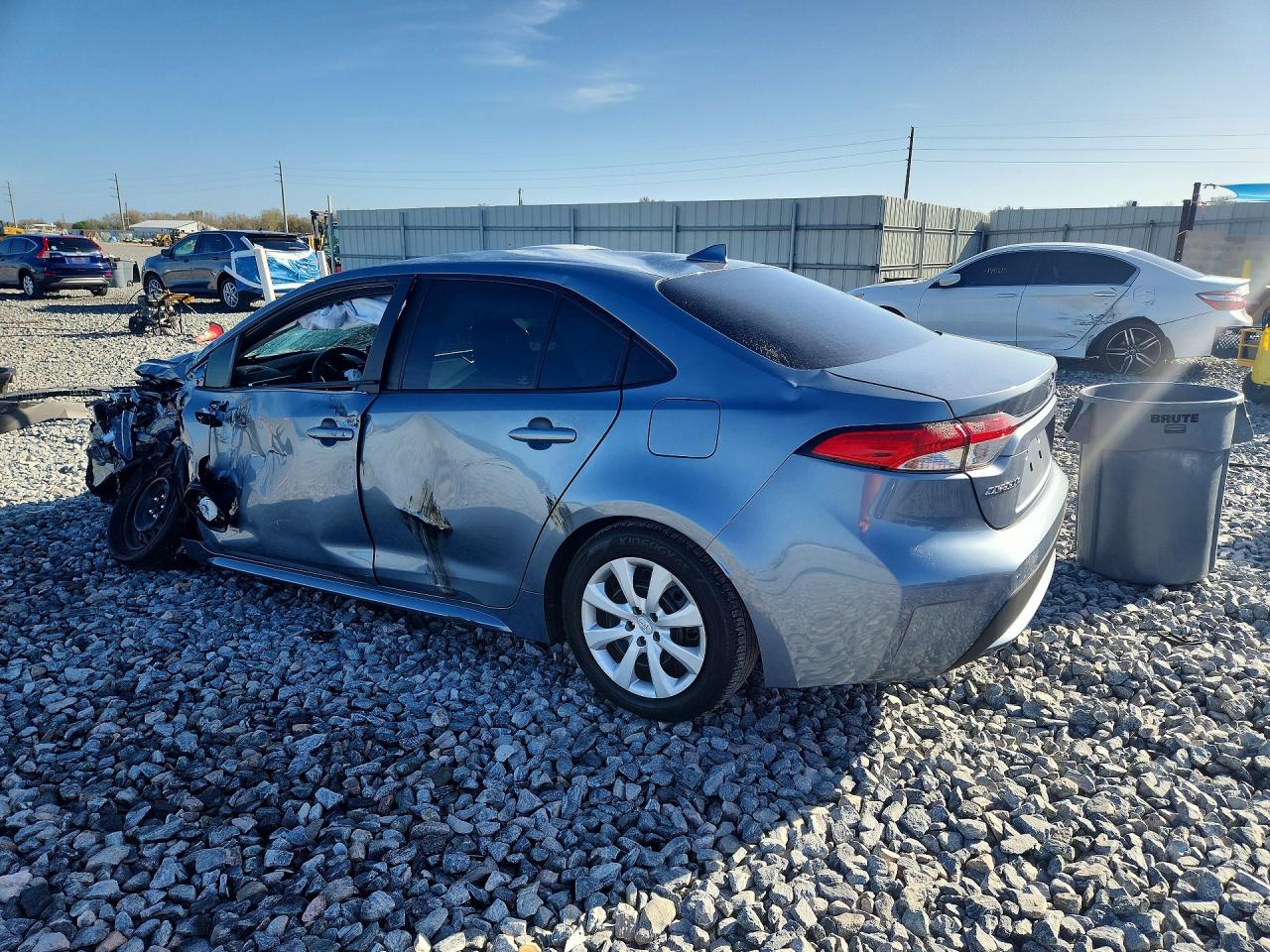 2022 TOYOTA COROLLA LE photo 3