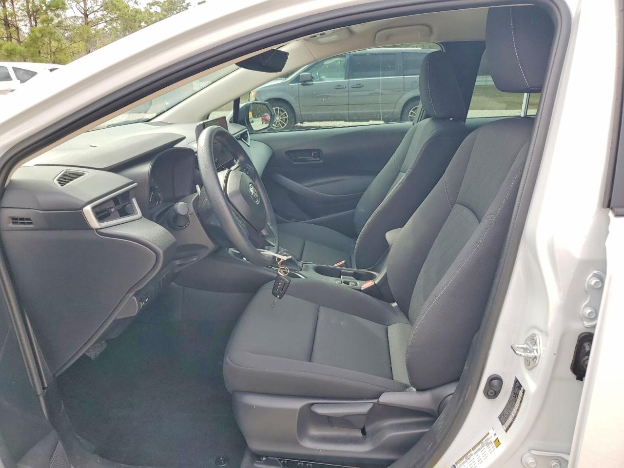 2025 TOYOTA COROLLA LE photo 7