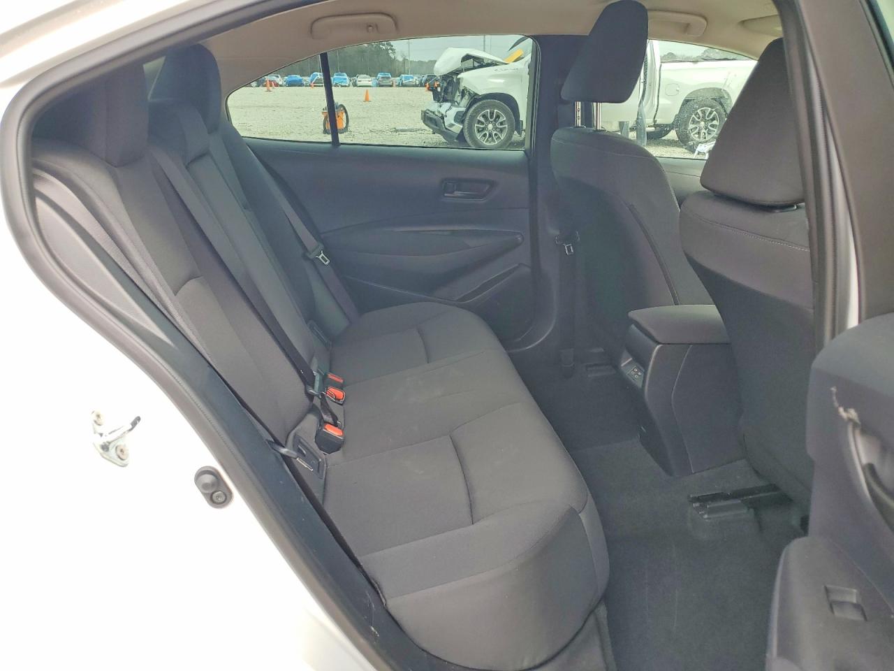 2025 TOYOTA COROLLA LE photo 10
