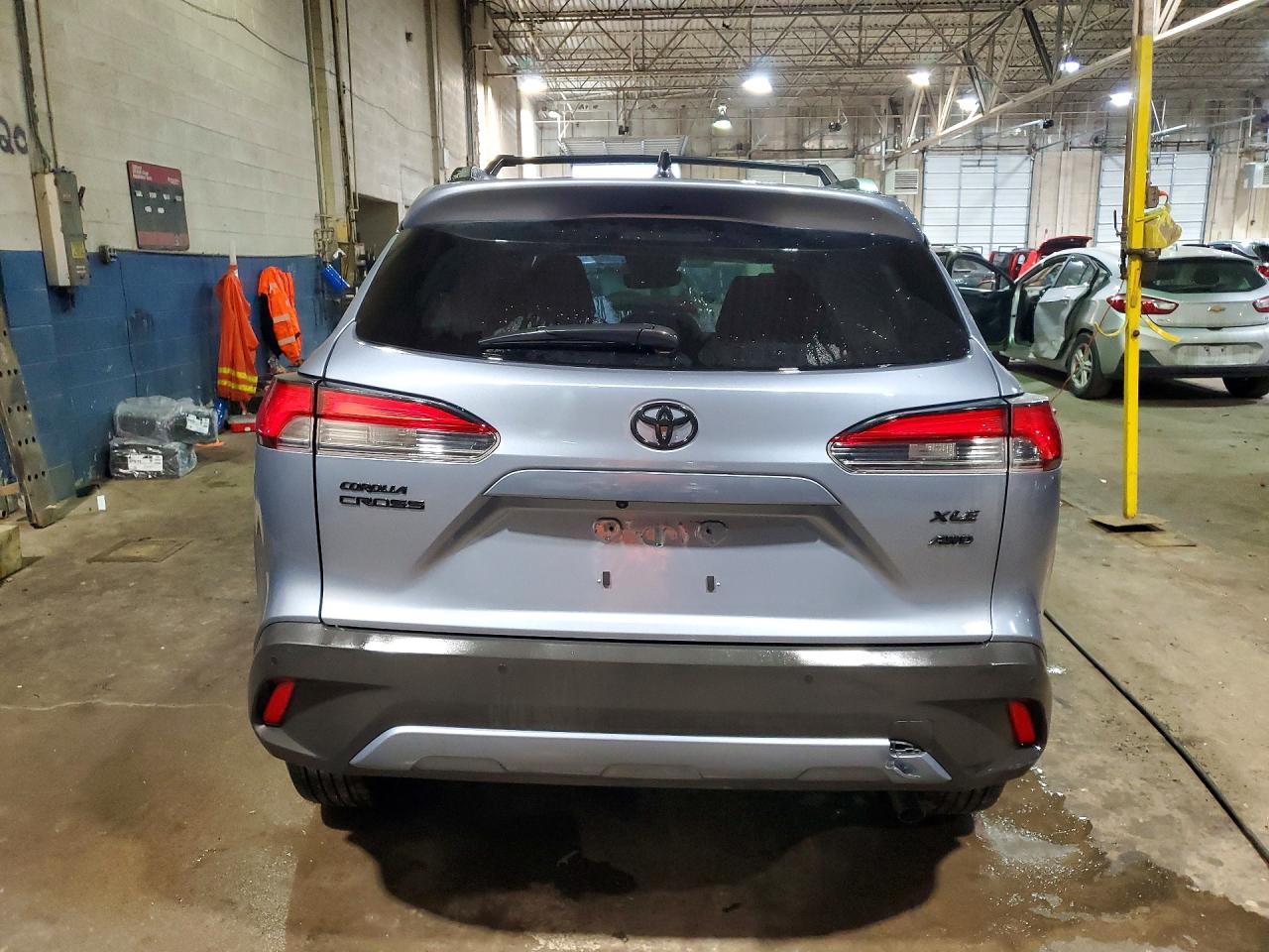 2025 TOYOTA COROLLA CROSS XLE photo 11