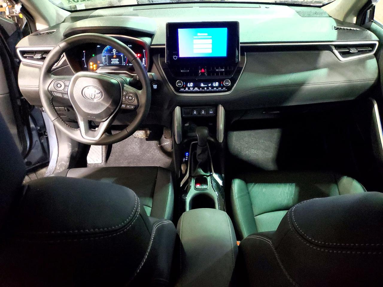2025 TOYOTA COROLLA CROSS XLE photo 15