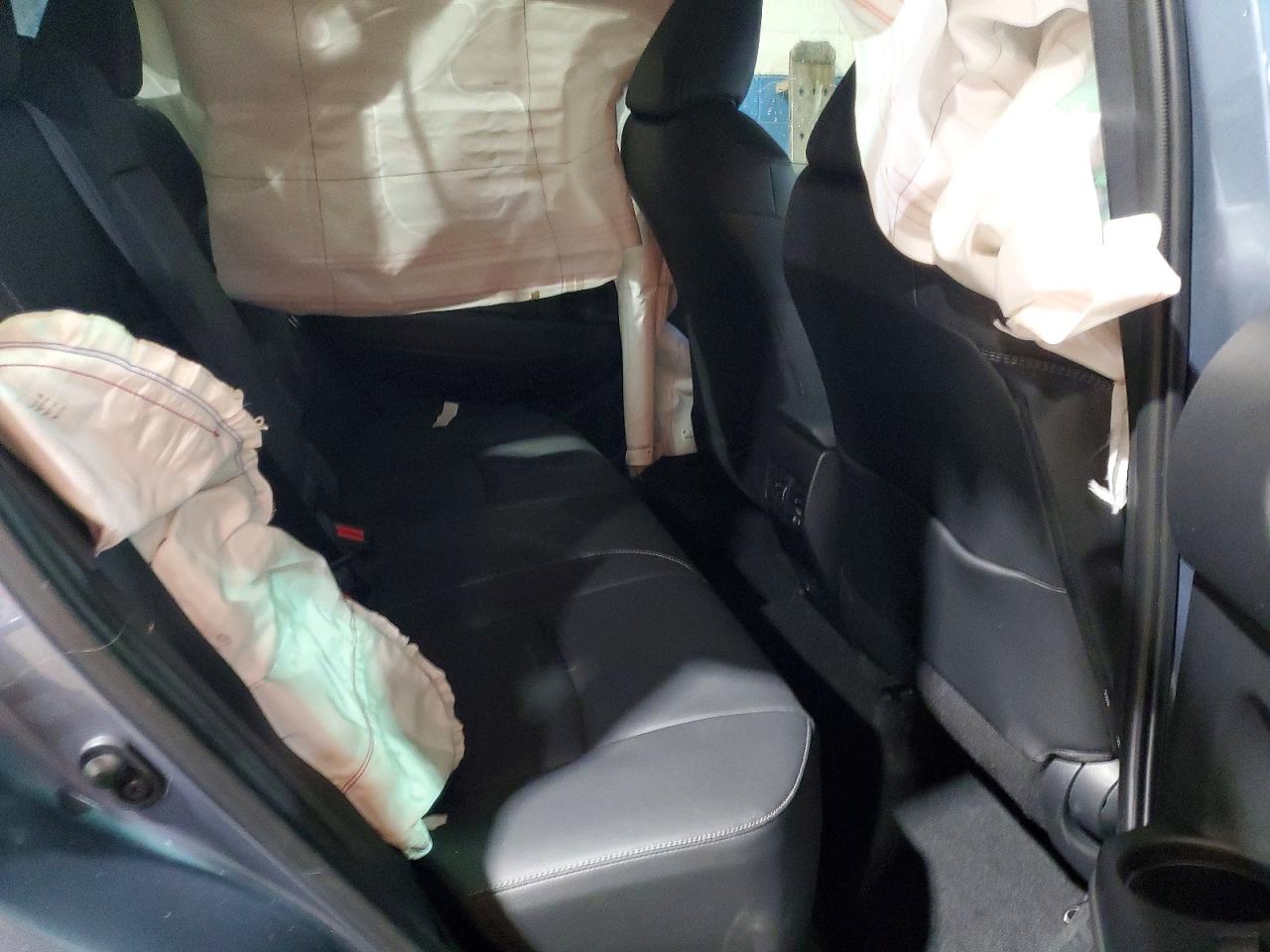 2025 TOYOTA COROLLA CROSS XLE photo 21