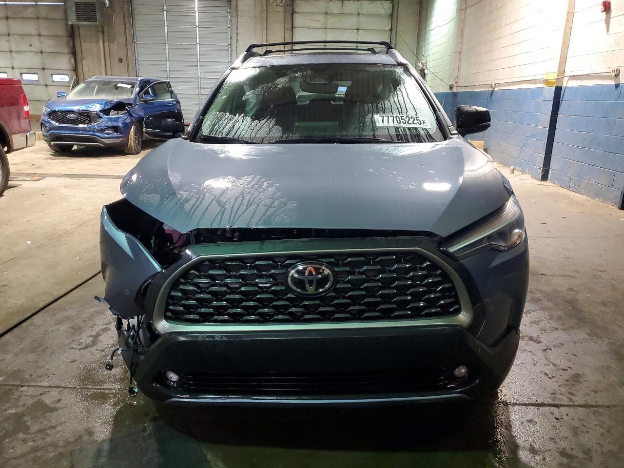 2025 TOYOTA COROLLA CROSS XLE photo 9