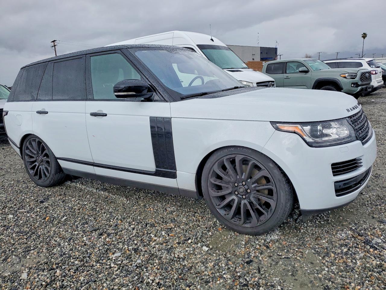 2017 LAND ROVER RANGE ROVER HSE photo 4