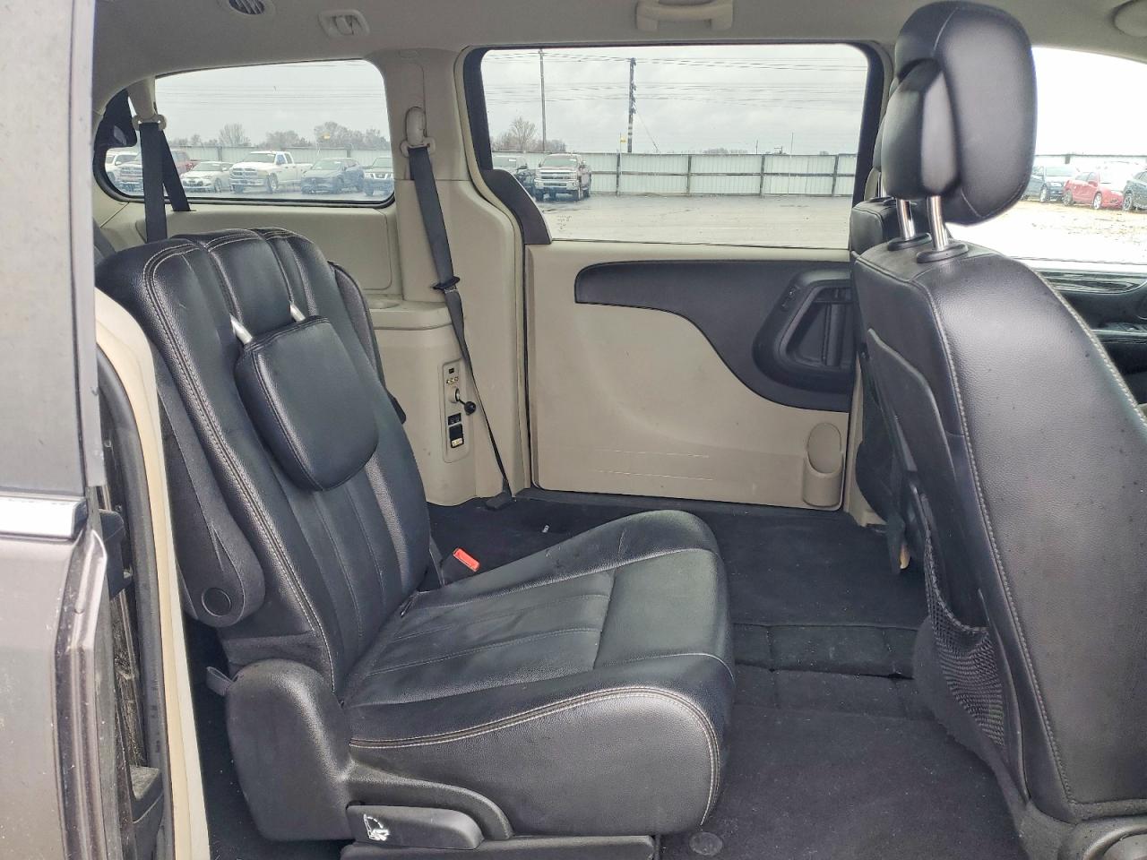 2015 CHRYSLER TOWN & COUNTRY TOURING photo 11