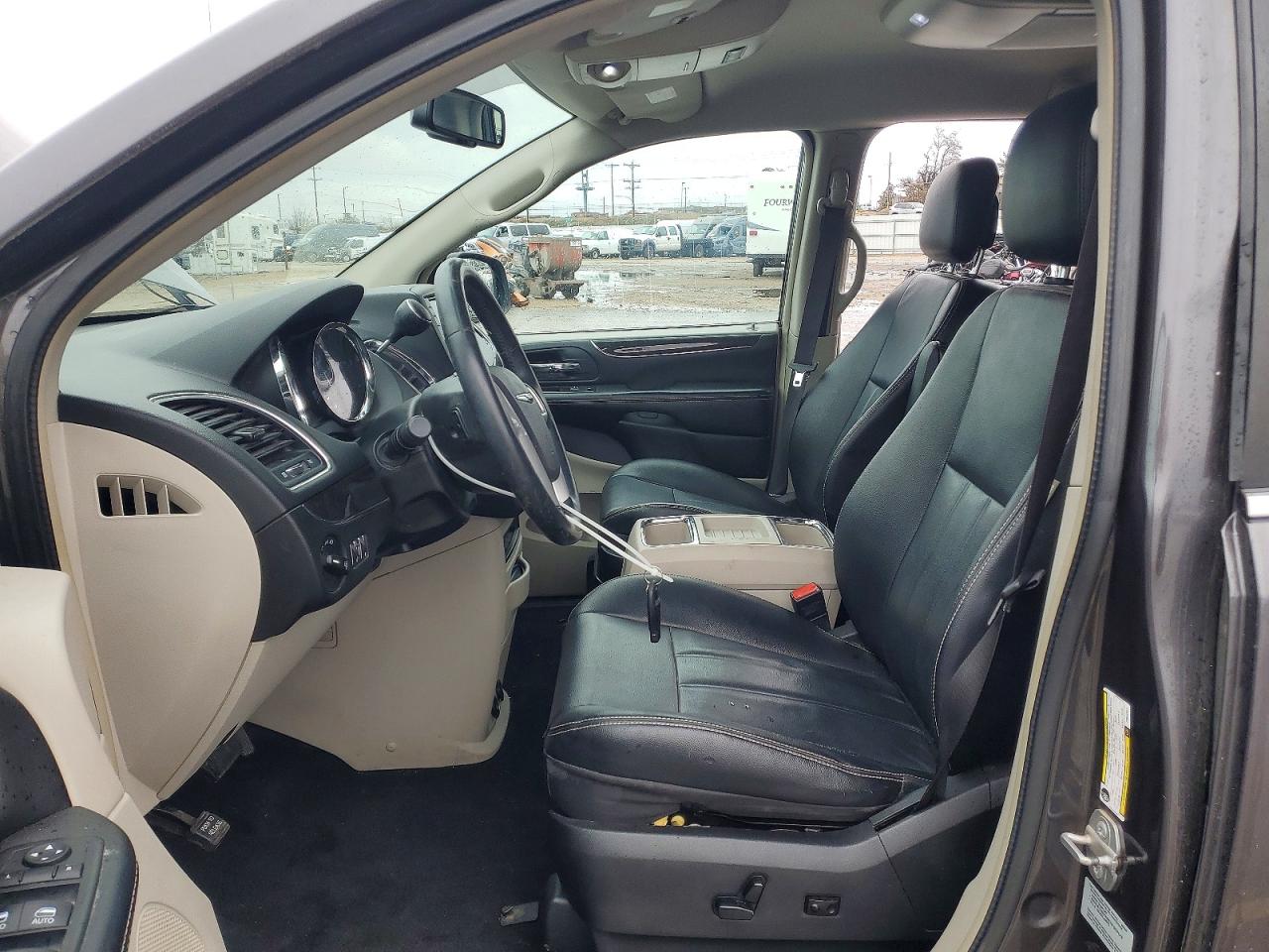 2015 CHRYSLER TOWN & COUNTRY TOURING photo 7