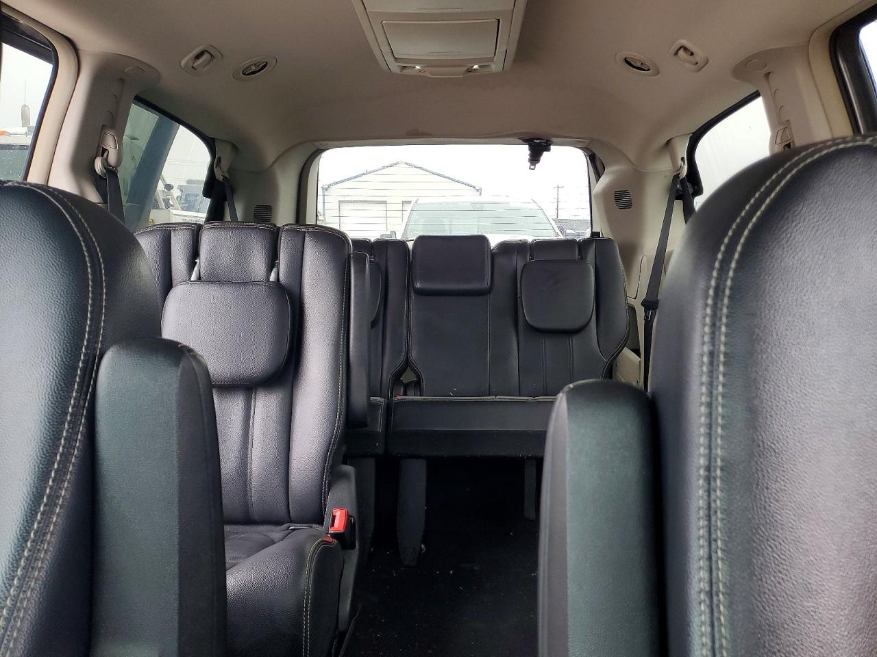 2015 CHRYSLER TOWN & COUNTRY TOURING photo 10