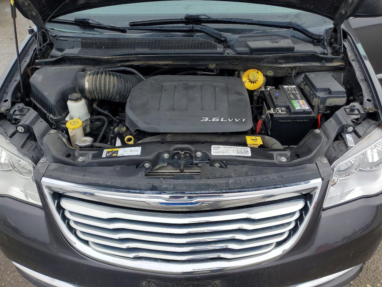 2015 CHRYSLER TOWN & COUNTRY TOURING photo 12