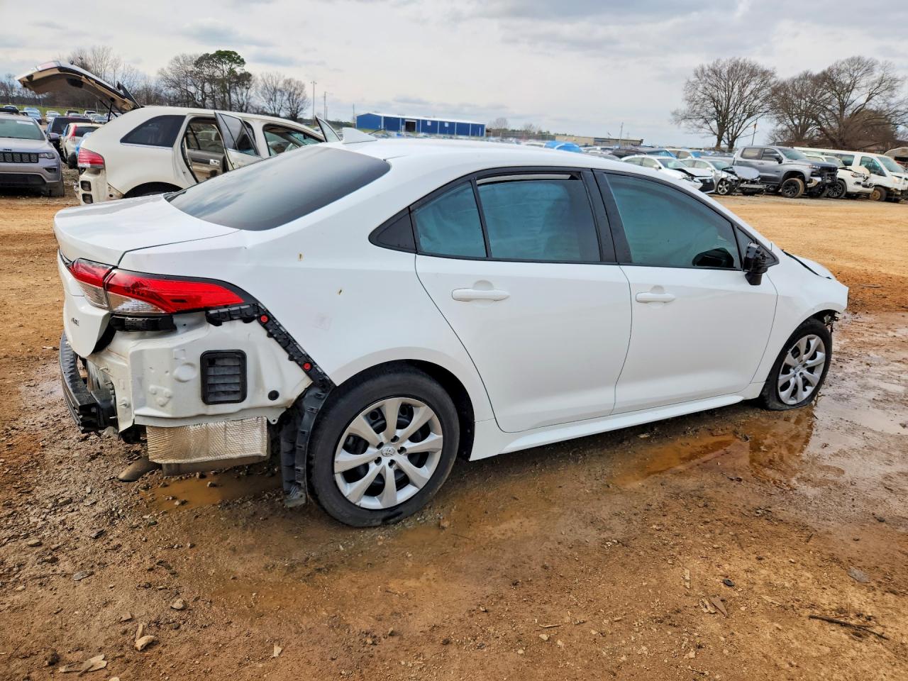 2021 TOYOTA COROLLA LE photo 3
