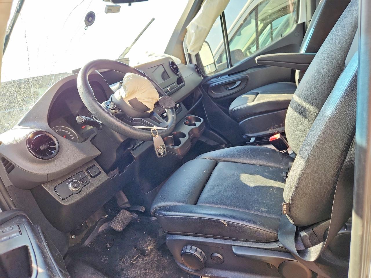 2024 MERCEDES BENZ SPRINTER 2500 DELIVERY VAN photo 13