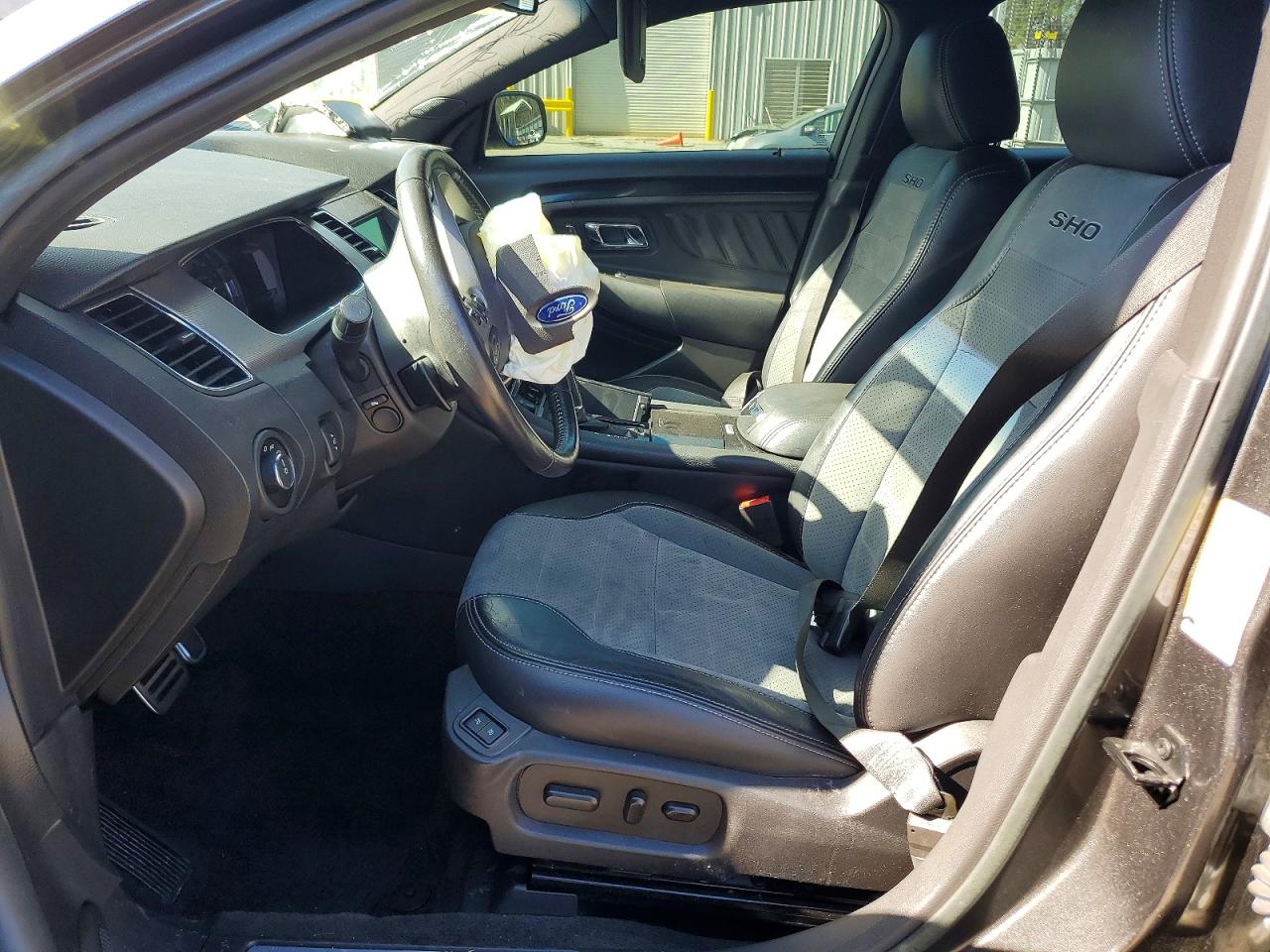 2018 FORD TAURUS SHO photo 13