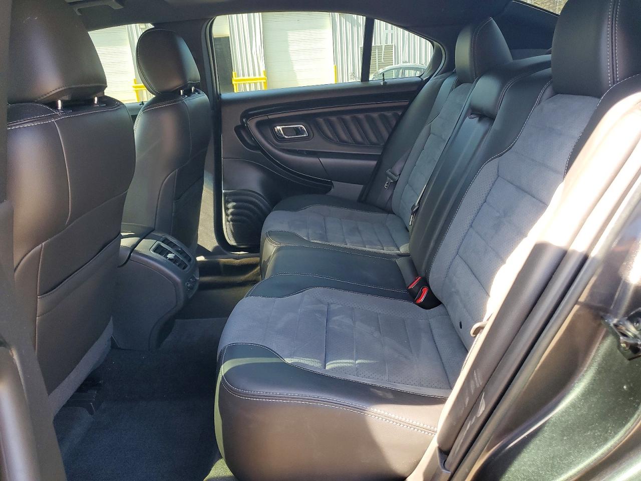 2018 FORD TAURUS SHO photo 19