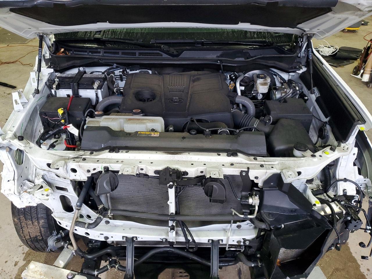 2024 TOYOTA TUNDRA CREWMAX SR photo 11