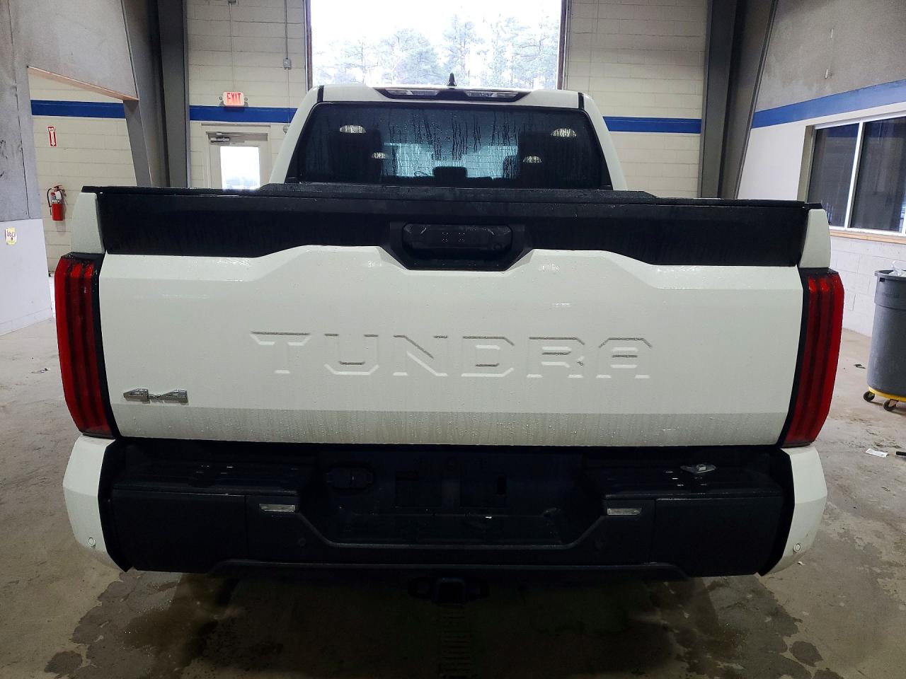 2024 TOYOTA TUNDRA CREWMAX SR photo 6