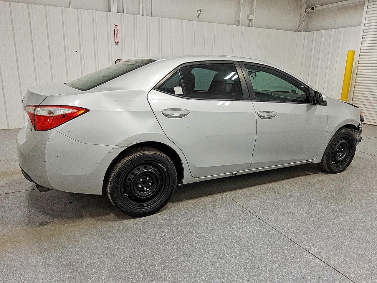 2016 TOYOTA COROLLA LE photo 3