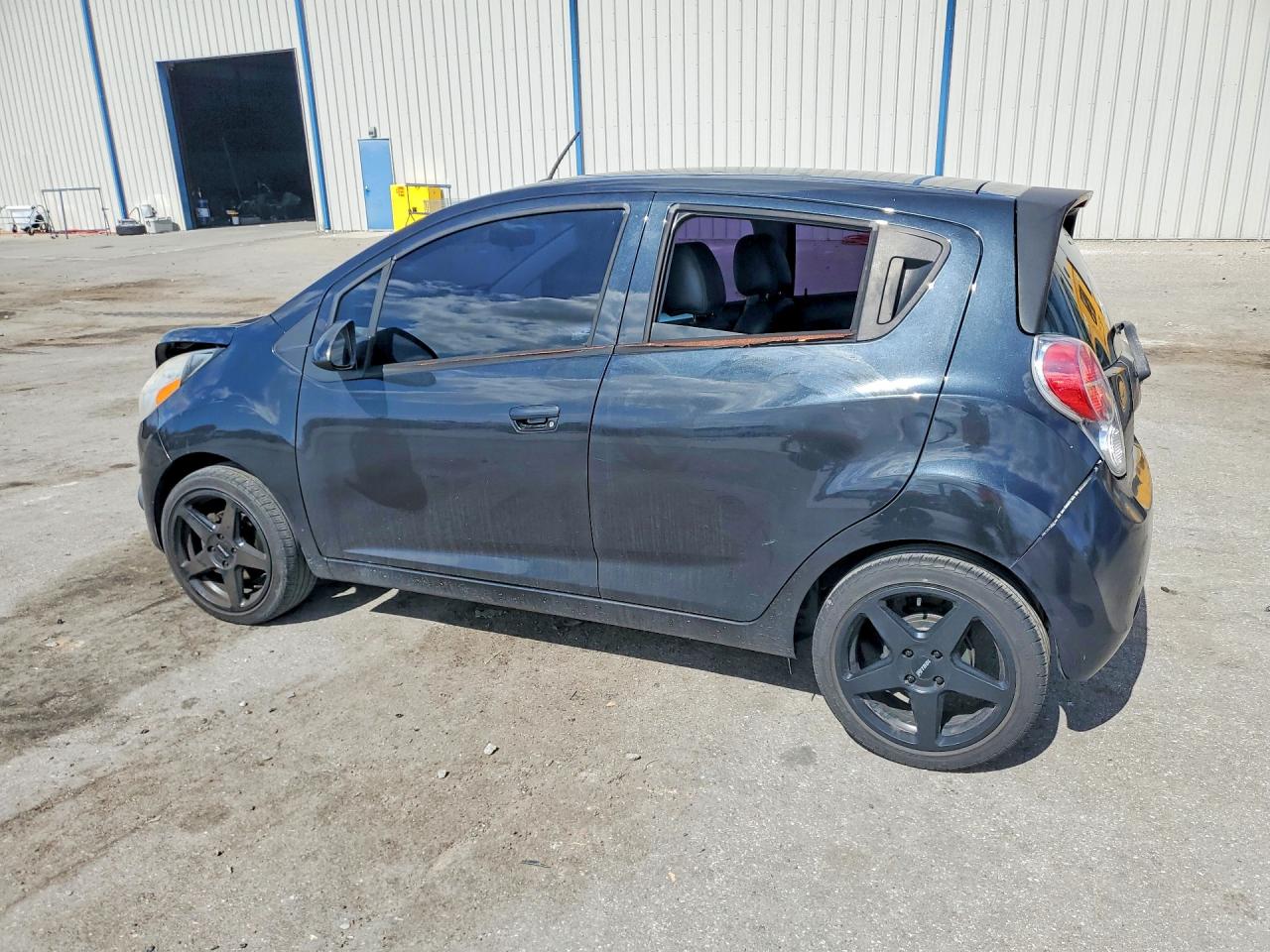 2015 CHEVROLET SPARK 1LT photo 3