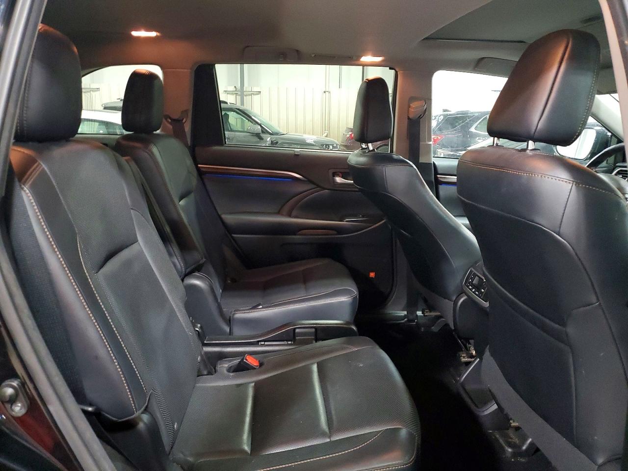 2016 TOYOTA HIGHLANDER LIMITED photo 11