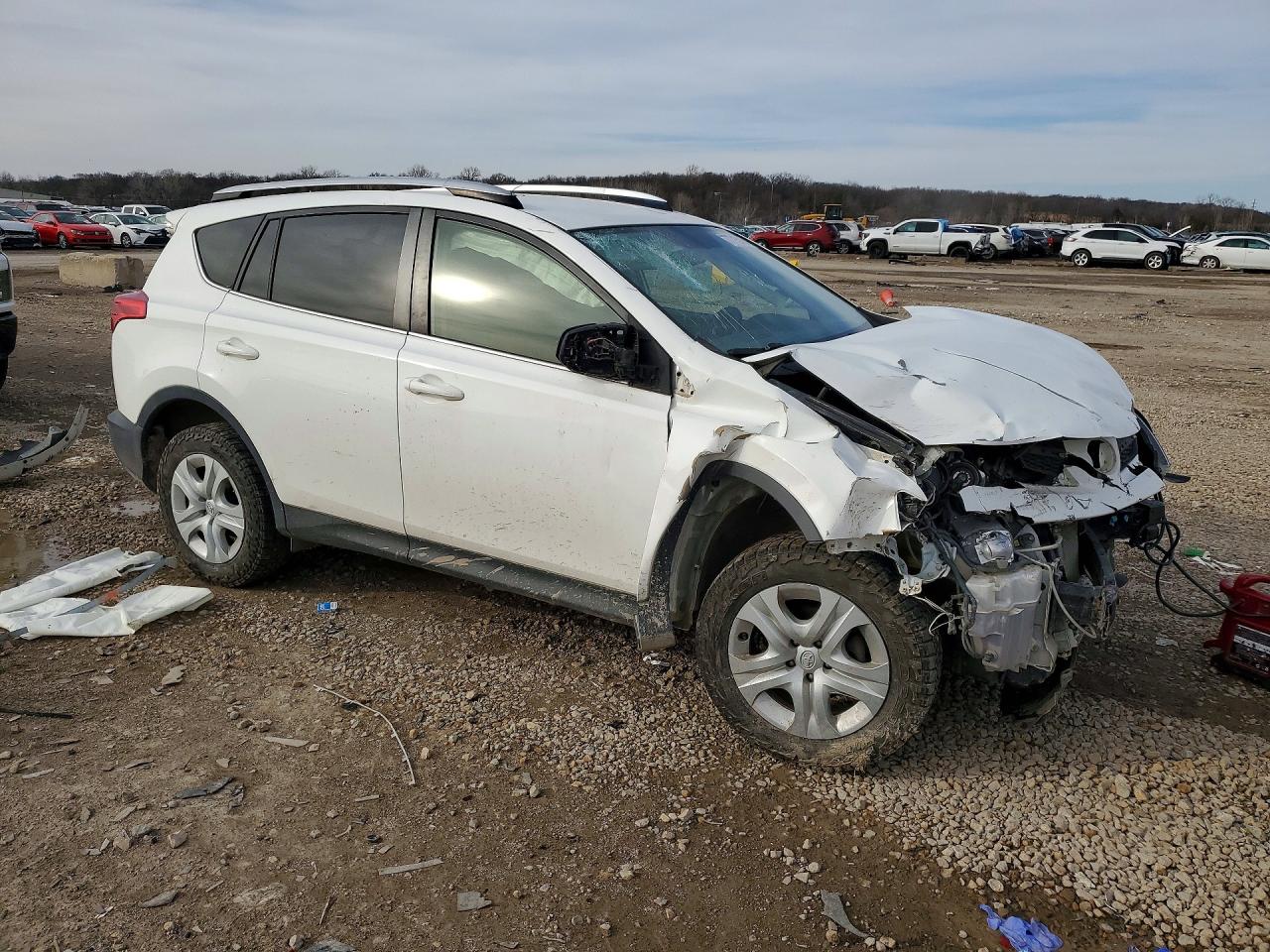 2015 TOYOTA RAV4 LE photo 4