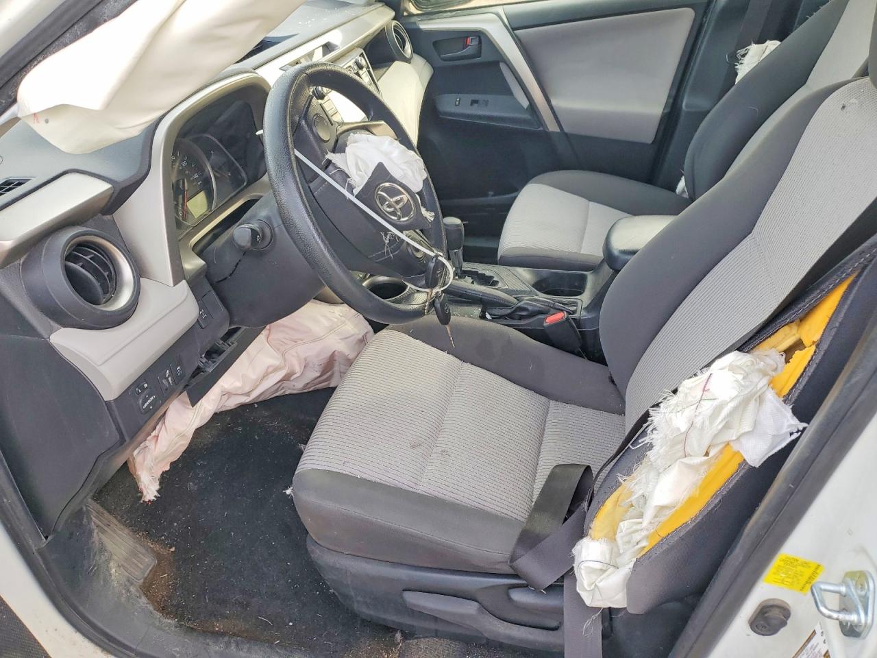 2015 TOYOTA RAV4 LE photo 7