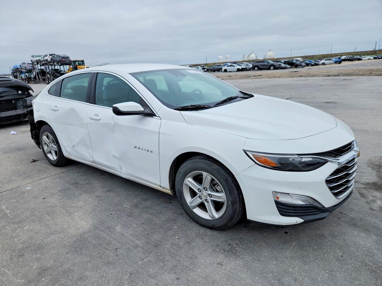 2020 CHEVROLET MALIBU LS photo 4