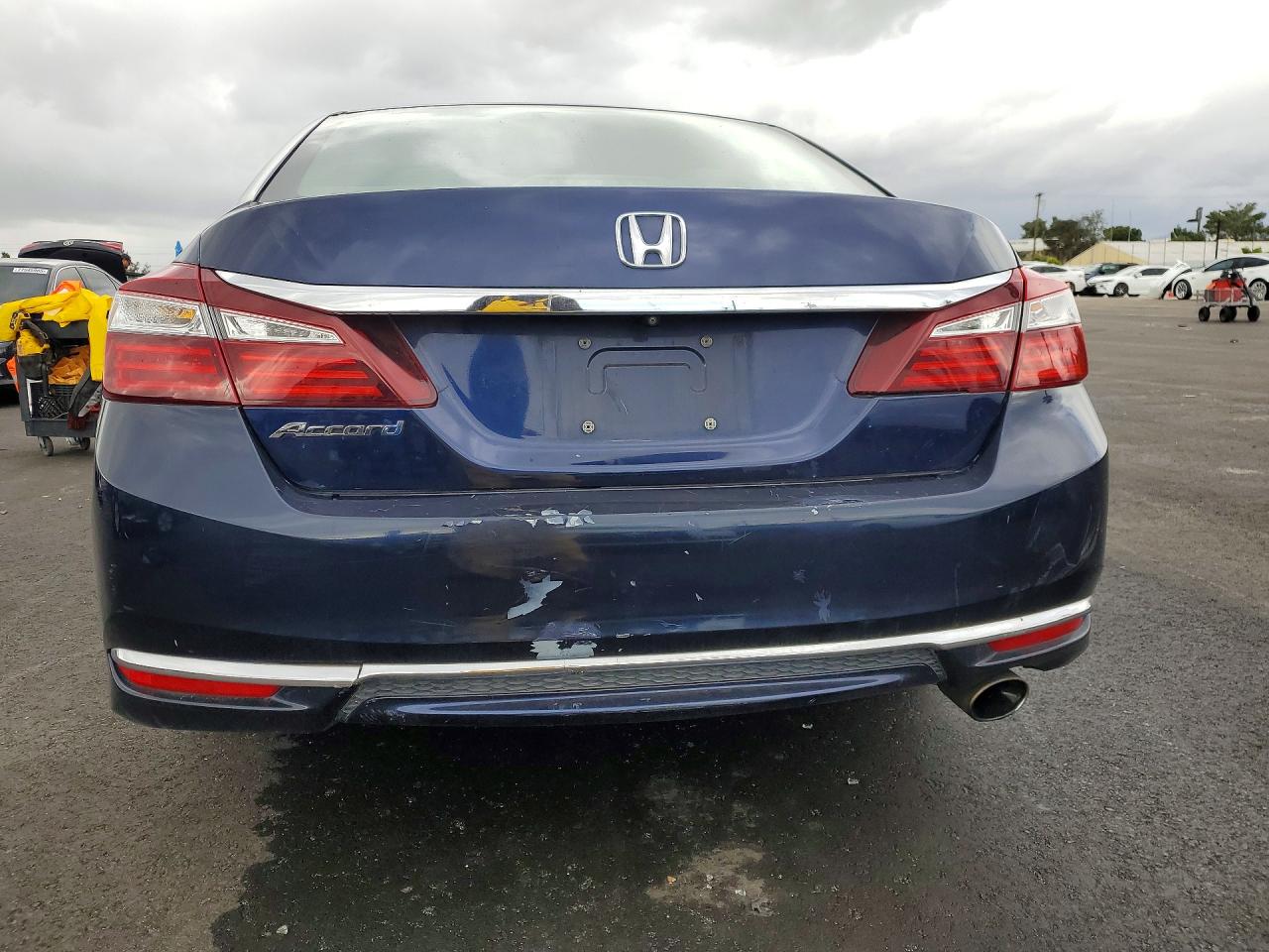 2017 HONDA ACCORD LX photo 11