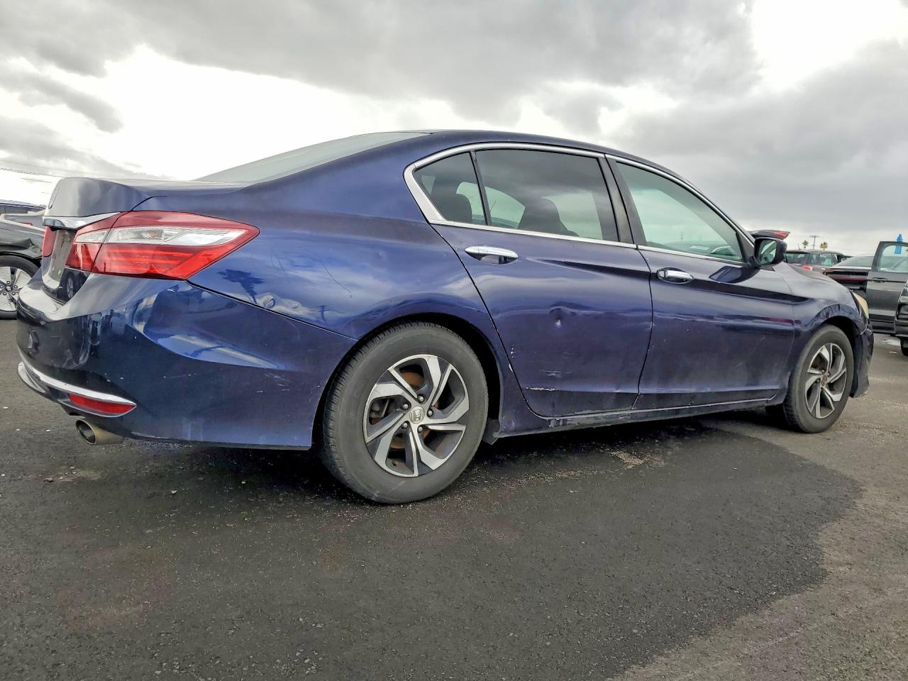 2017 HONDA ACCORD LX photo 5