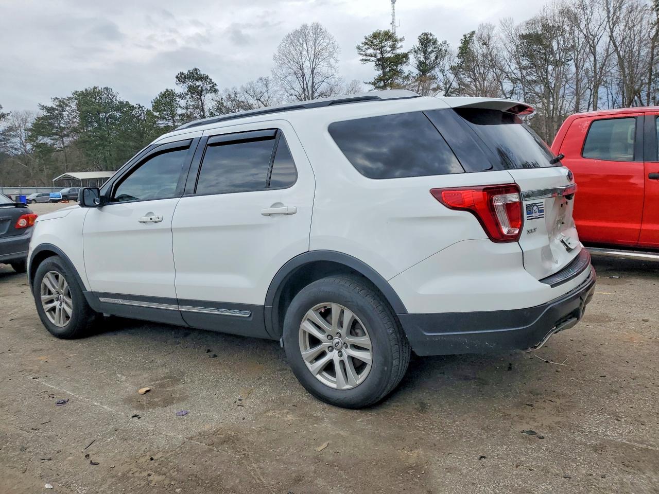 2018 FORD EXPLORER XLT photo 2