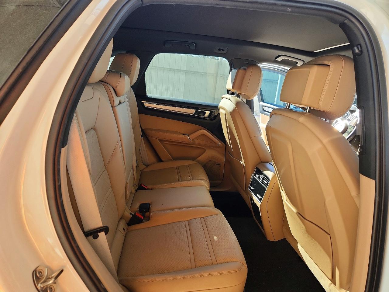 2023 PORSCHE CAYENNE BASE photo 31