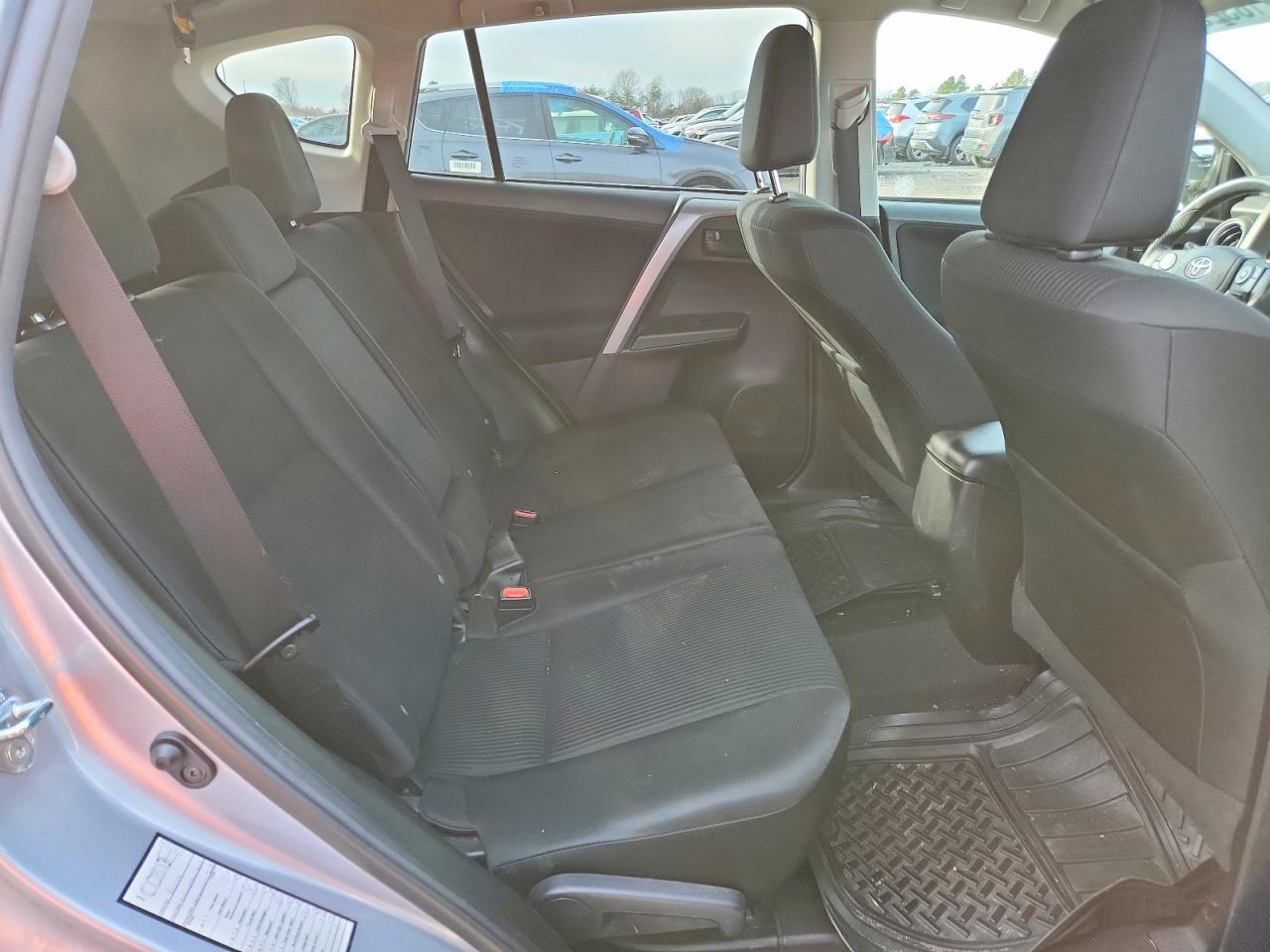 2018 TOYOTA RAV4 LE photo 31