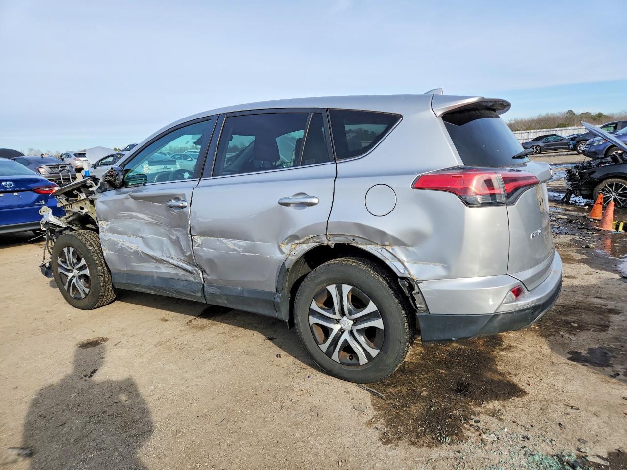 2018 TOYOTA RAV4 LE photo 4