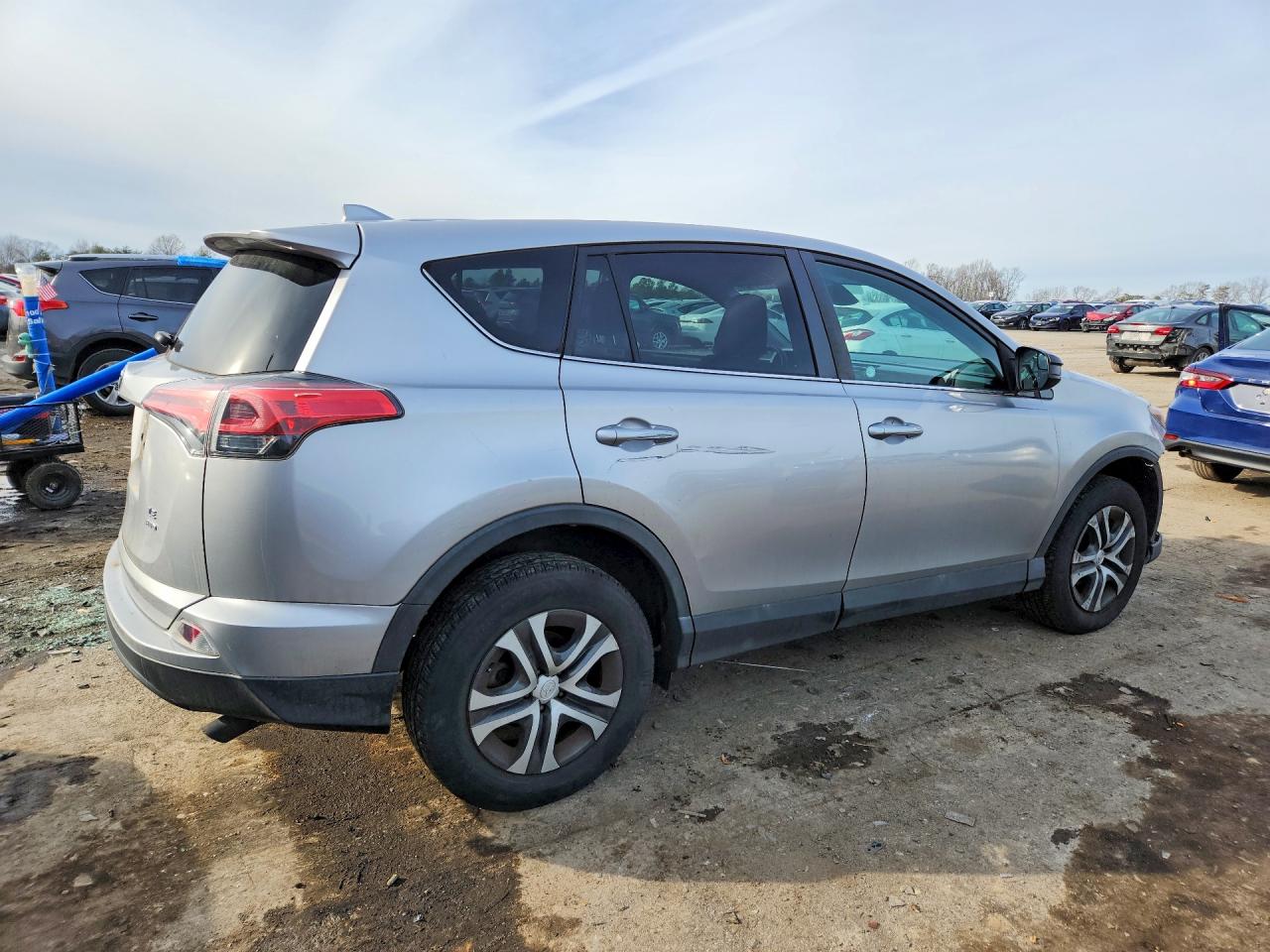 2018 TOYOTA RAV4 LE photo 7
