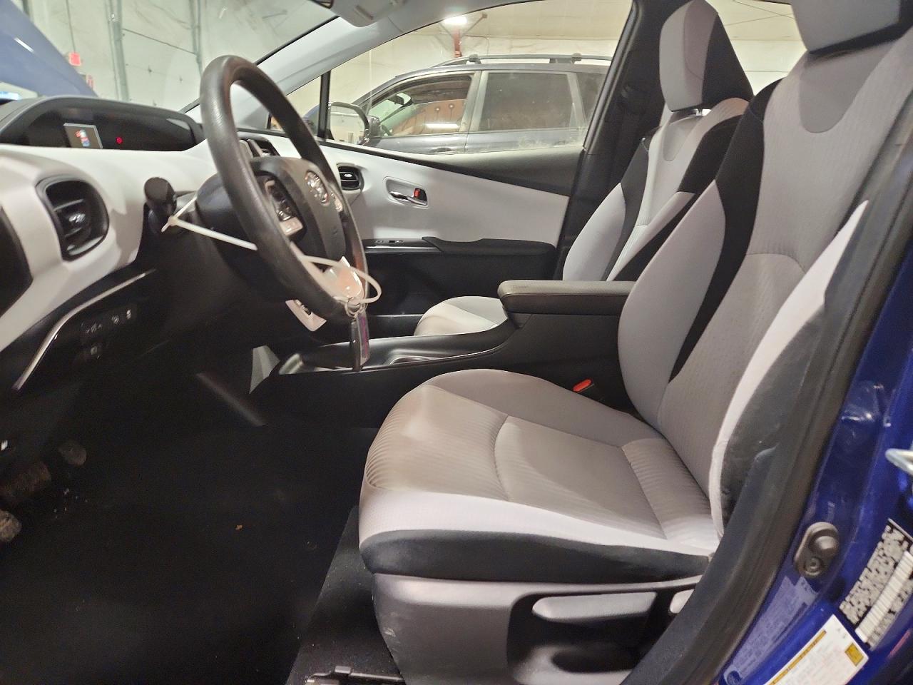 2018 TOYOTA PRIUS photo 13