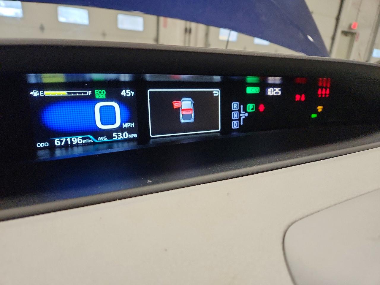 2018 TOYOTA PRIUS photo 17