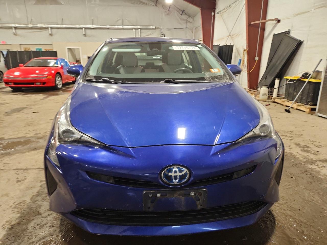 2018 TOYOTA PRIUS photo 9