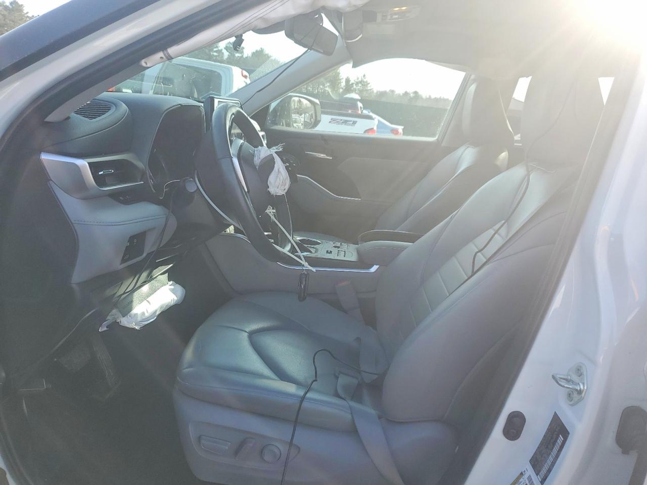 2023 TOYOTA HIGHLANDER XLE photo 13