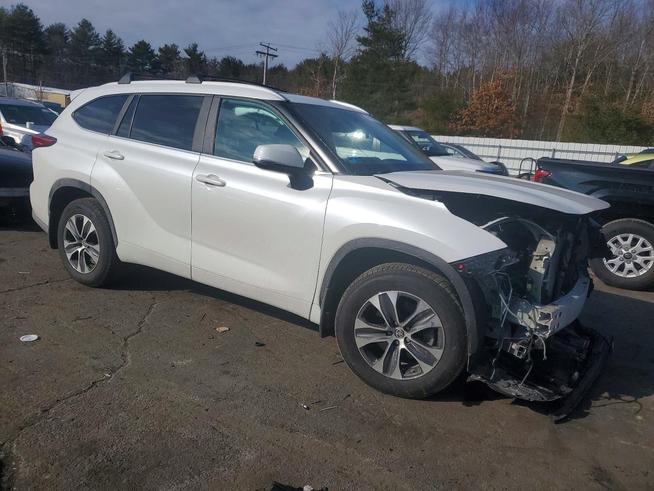 2023 TOYOTA HIGHLANDER XLE photo 7