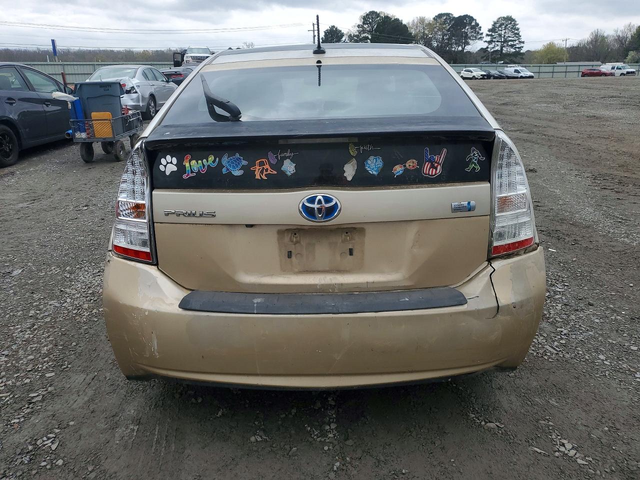 2010 TOYOTA PRIUS III photo 16