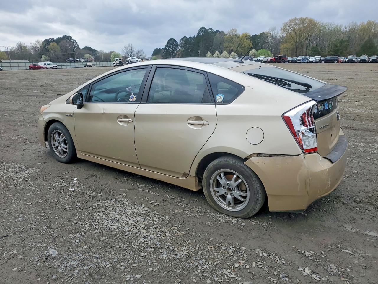 2010 TOYOTA PRIUS III photo 4