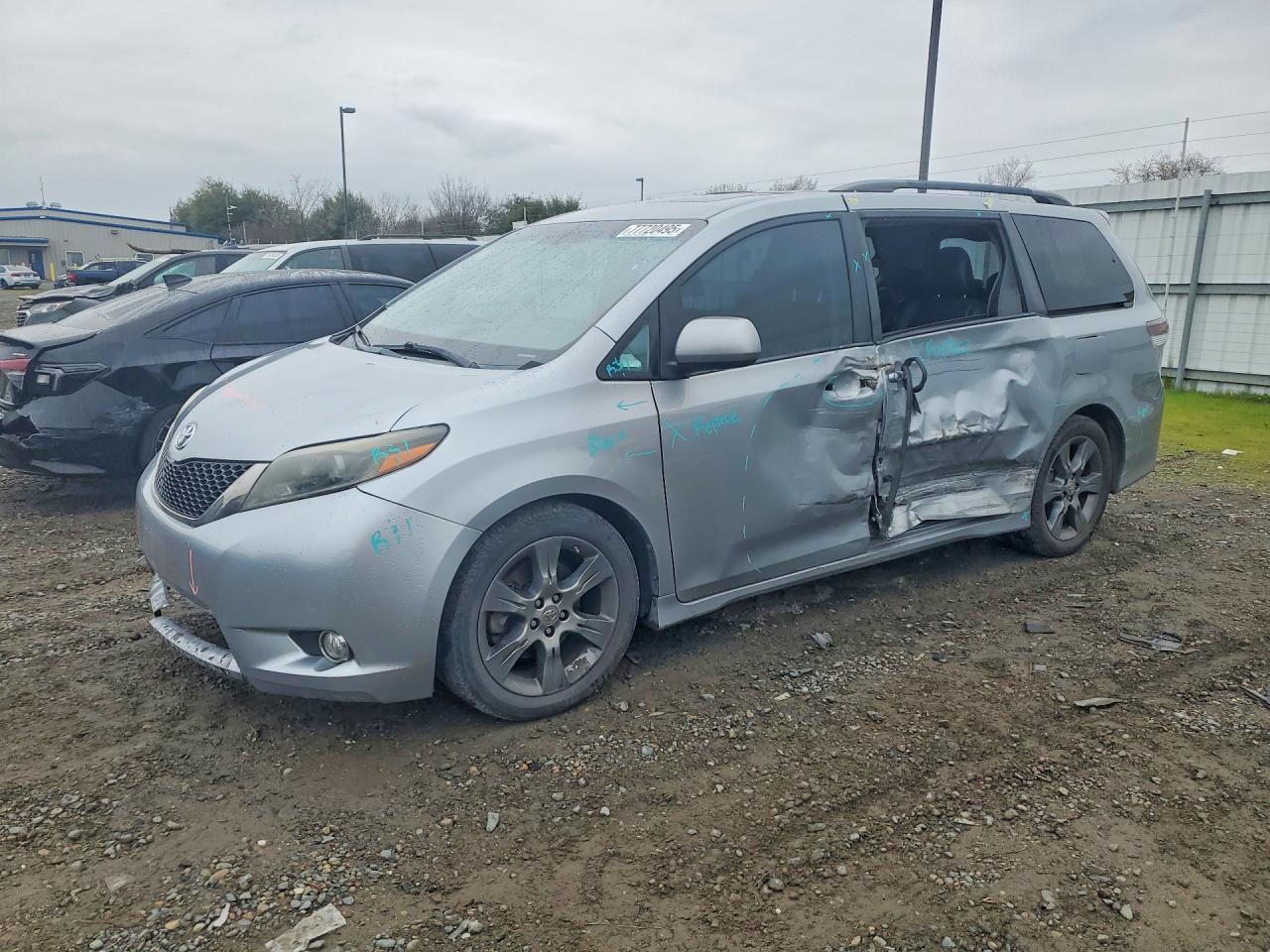 2015 TOYOTA SIENNA